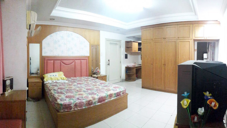 Rumah di Kutisari Indah Selatan, Bagus + Terawat, Jalan depan Paving, Siap Huni, Furnished