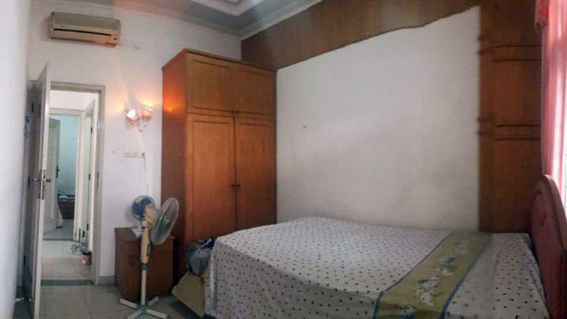 Rumah di Kutisari Indah Selatan, Bagus + Terawat, Jalan depan Paving, Siap Huni, Furnished