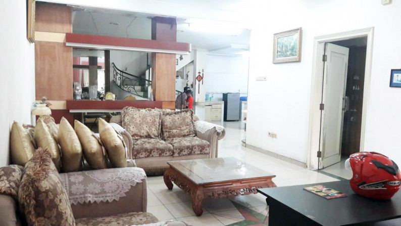 Rumah di Kutisari Indah Selatan, Bagus + Terawat, Jalan depan Paving, Siap Huni, Furnished