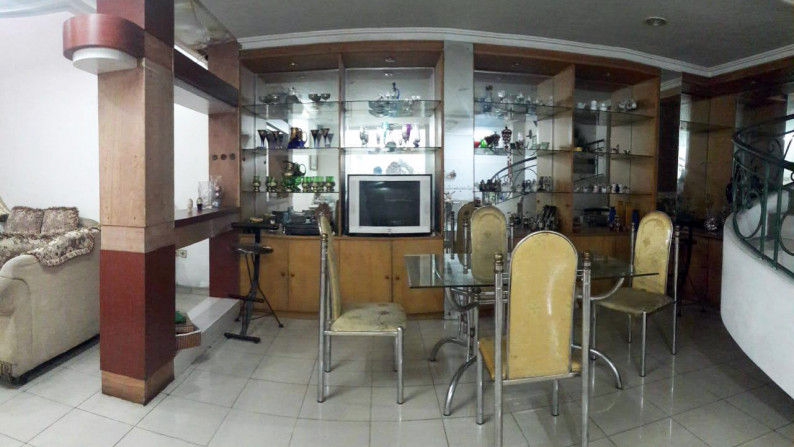 Rumah di Kutisari Indah Selatan, Bagus + Terawat, Jalan depan Paving, Siap Huni, Furnished