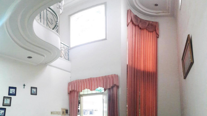 Rumah di Kutisari Indah Selatan, Bagus + Terawat, Jalan depan Paving, Siap Huni, Furnished