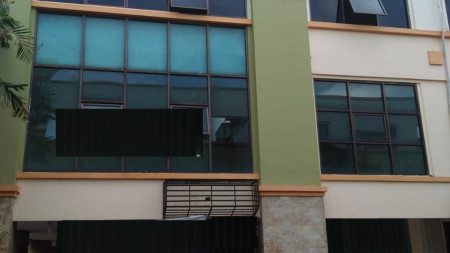 Ruko 3 lantai HGB Plaza segi delapan