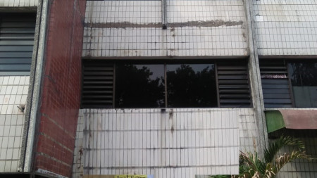 Ruko 3.5 lantai di komplek pertokoan Ambengan