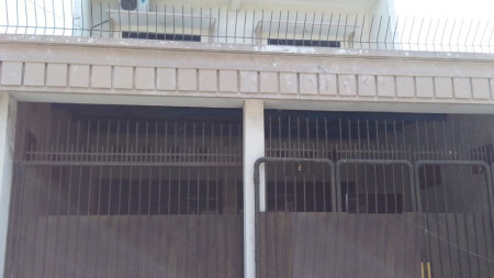 Rumah 2 lantai jalan petemon