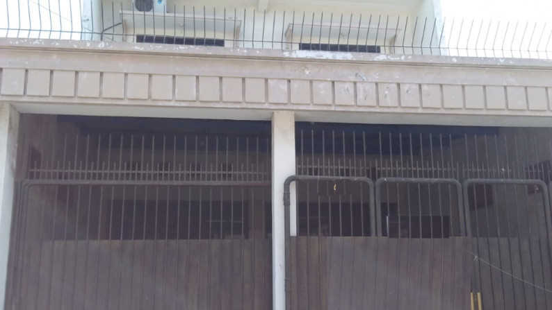 Rumah 2 lantai jalan petemon