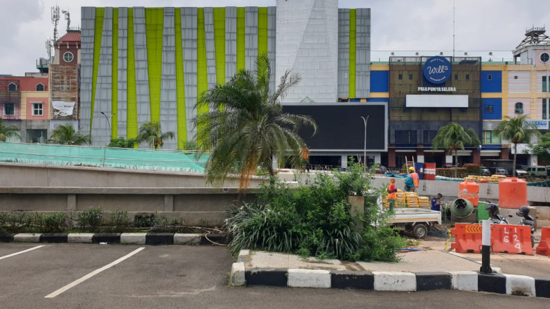 Ruko Gandeng Hadap Jalan MOI