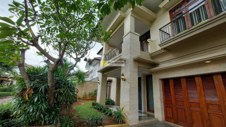 Rumah homie dan menarik dalam town house di Kemang