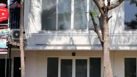 Ruko di San Antonio,  Lokasi Strategis Ramai, Kawasan Elite, Parkir Luas, Siap Pakai - HY -