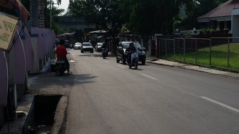 Ruko pinggir jalan di Pesanggrahan Jakarta Selatan