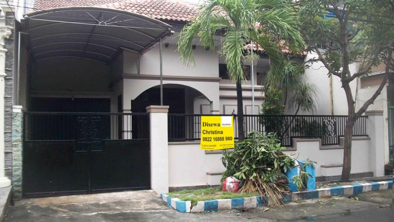 Rumah di Manyar Jaya, Bagus + Terawat, Row Jalan depan Lebar, Siap Huni
