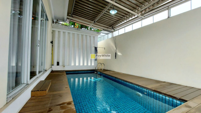 Rumah modern nan asri dalam town house di Pejaten