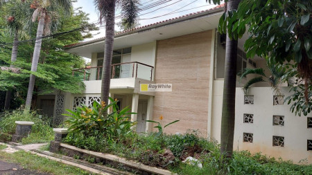 Rumah apik dan menarik dalam town house di Kemang