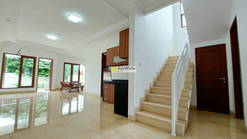 Brand new house dalam town house di Pejaten