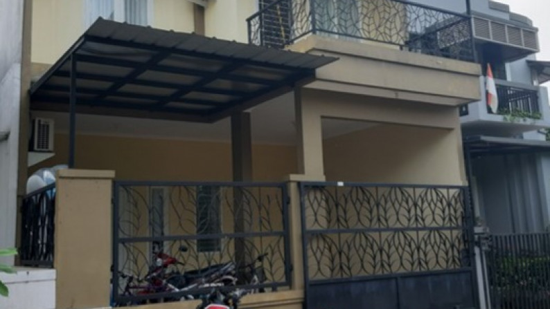 Rumah Bagus Di Jl Irian, Nusa Loka BSD Tangerang Selatan