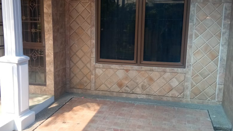 DIJUAL RUMAH BINTARO SEKTOR 5 SEMI FURNISHED SANGAT LUAS DAPAT DIKEMBANGKAN MENJADI KOS KOS-AN ATAU KONTRAKAN #AM