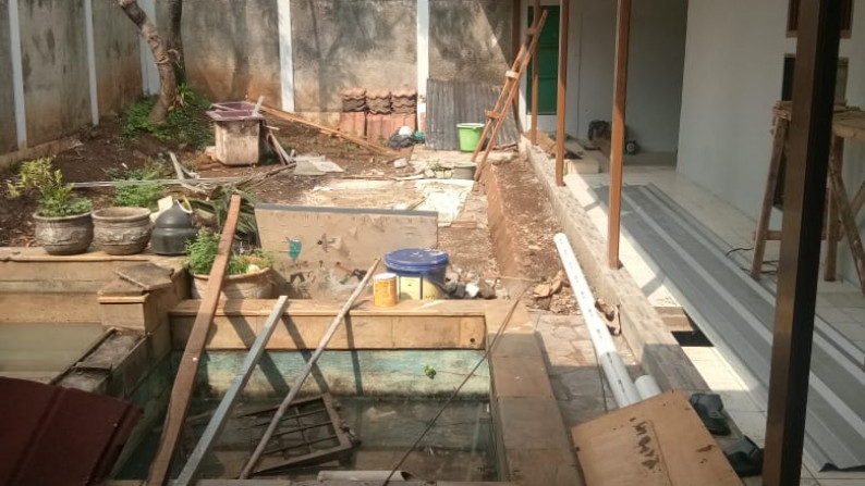DIJUAL RUMAH BINTARO SEKTOR 5 SEMI FURNISHED SANGAT LUAS DAPAT DIKEMBANGKAN MENJADI KOS KOS-AN ATAU KONTRAKAN #AM