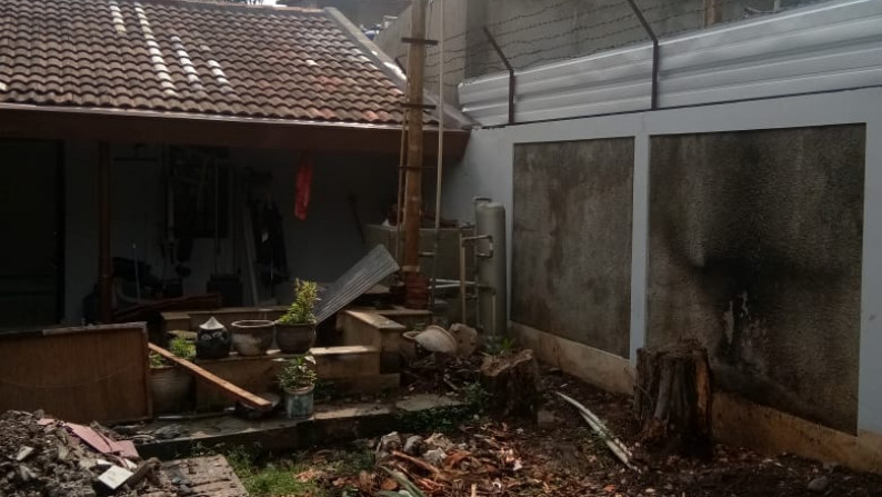 DIJUAL RUMAH BINTARO SEKTOR 5 SEMI FURNISHED SANGAT LUAS DAPAT DIKEMBANGKAN MENJADI KOS KOS-AN ATAU KONTRAKAN #AM