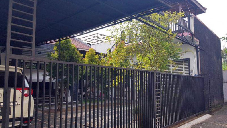 Rumah di Kutisari Selatan, Minimalis, Bagus, One Gate (Aman), Jalan depan Paving, Siap Huni