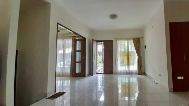 Rumah Siap Huni, Lokasi Strategis, dan Hunian Nyaman @Emerald Garden, Bintaro