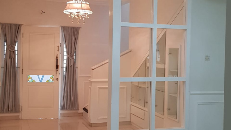 Rumah Bagus Di Emerald Town House, Bintaro Jaya Sektor 9