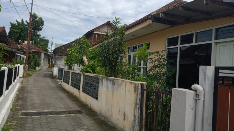 TANAH BONUS BANGUNAN RUMAH 10 KAMAR, DI TENGAH KOTA, SURYOWIJAYAN, YOGYAKARTA