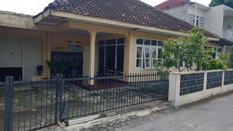 TANAH BONUS BANGUNAN RUMAH 10 KAMAR, DI TENGAH KOTA, SURYOWIJAYAN, YOGYAKARTA