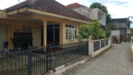 TANAH BONUS BANGUNAN RUMAH 10 KAMAR, DI TENGAH KOTA, SURYOWIJAYAN, YOGYAKARTA