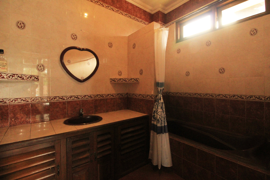 RUMAH 3LANTAI DAN RUMAH KOST, DI JL MANGGA DEKAT DARI RINGROAD, SLEMAN