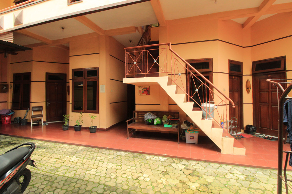 RUMAH 3LANTAI DAN RUMAH KOST, DI JL MANGGA DEKAT DARI RINGROAD, SLEMAN