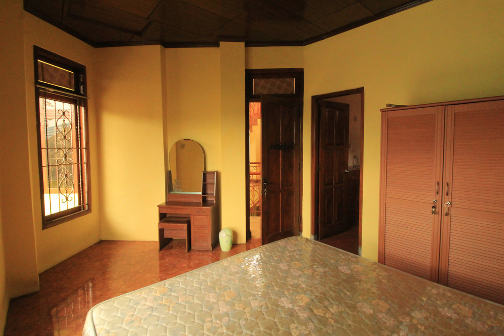 RUMAH 3LANTAI DAN RUMAH KOST, DI JL MANGGA DEKAT DARI RINGROAD, SLEMAN