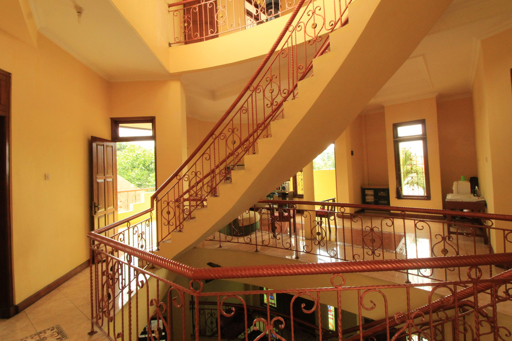 RUMAH 3LANTAI DAN RUMAH KOST, DI JL MANGGA DEKAT DARI RINGROAD, SLEMAN