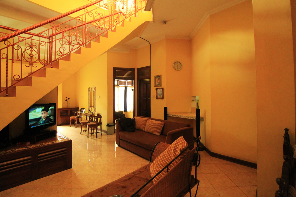 RUMAH 3LANTAI DAN RUMAH KOST, DI JL MANGGA DEKAT DARI RINGROAD, SLEMAN