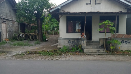 TANAH DENGAN BANGUNAN DI JL KADIROJO, HARGA SUDAH TERMASUK PAJAK
