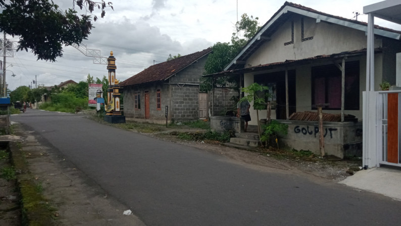 TANAH DENGAN BANGUNAN DI JL KADIROJO, HARGA SUDAH TERMASUK PAJAK