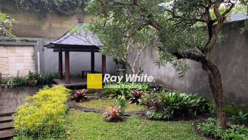 Luxury House with Beautiful Garden View Kota Baru Parahyangan