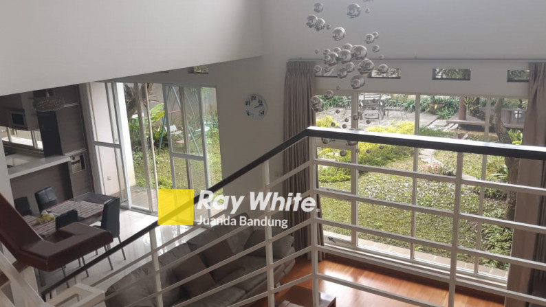 Luxury House with Beautiful Garden View Kota Baru Parahyangan