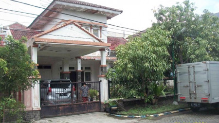 Rumah di Rungkut Mapan Selatan, Bagus + Terawat, Row Jalan depan Lebar + Paving, Siap Huni