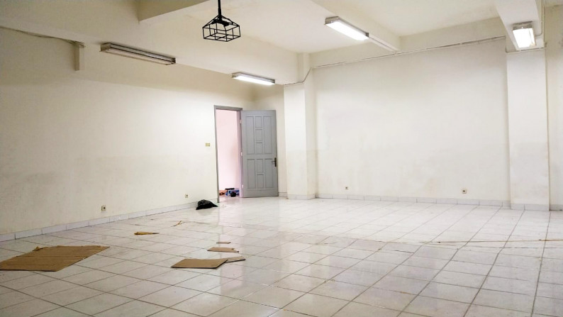 DIJUAL Mini Building di Jl Otto Iskandardinata Raya (d/h Pasar Baru ), Tangerang