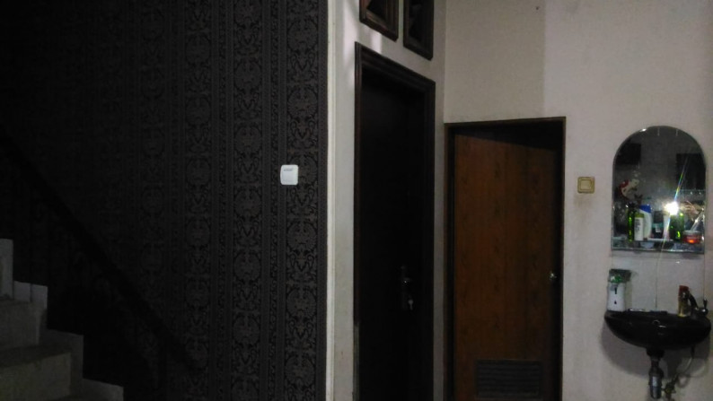 Rumah siap huni 5 kamar, 2,5 Lantai, luas 100 m Harga 1.2 M nego #AM