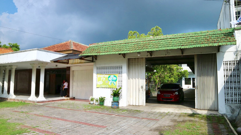 RUMAH LUAS DI TENGAH KOTA JOGJA, JL BRIPDA TUT HARSONO, MUJA MUJU