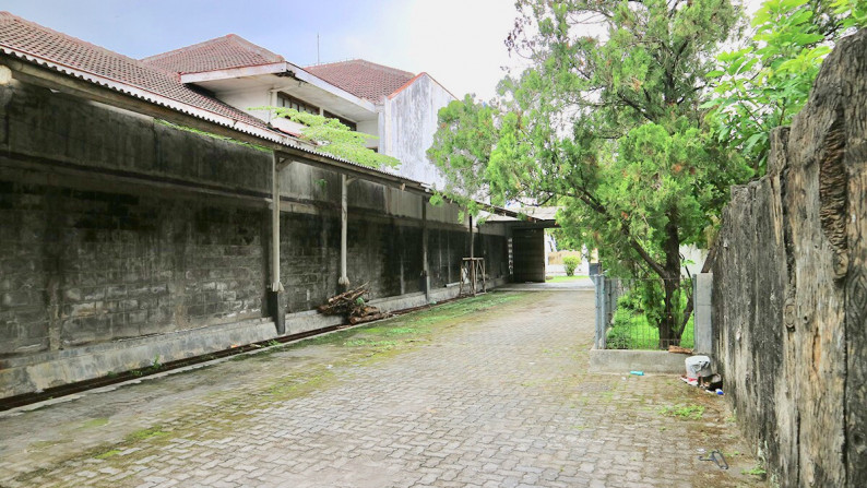 RUMAH LUAS DI TENGAH KOTA JOGJA, JL BRIPDA TUT HARSONO, MUJA MUJU