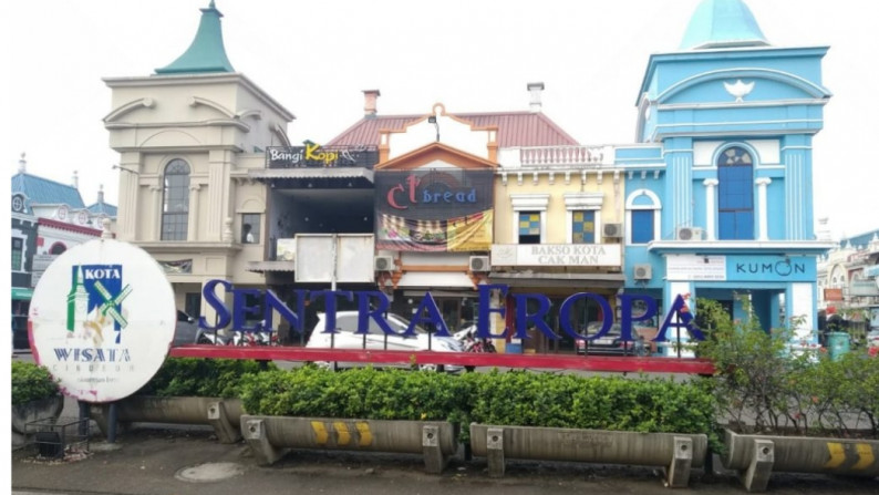 Ruko hadap boulevard kota wisata, sebelah kumon