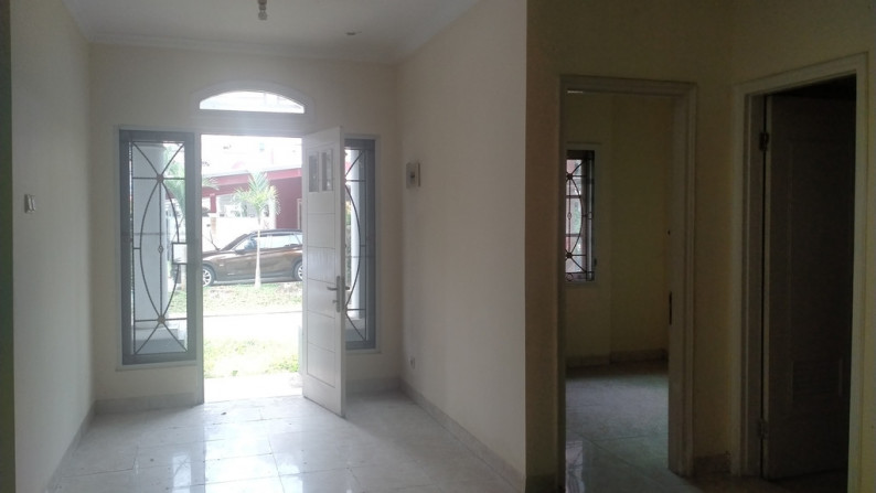 Disewakan Raffles Hills Cibubur, 2 Lantai, Siap Huni, Lokasi Strategis, Harga NEGO