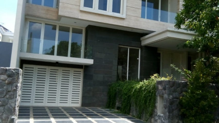 Dijual Rumah di Bukit Telaga Golf, Citraland, Surabaya