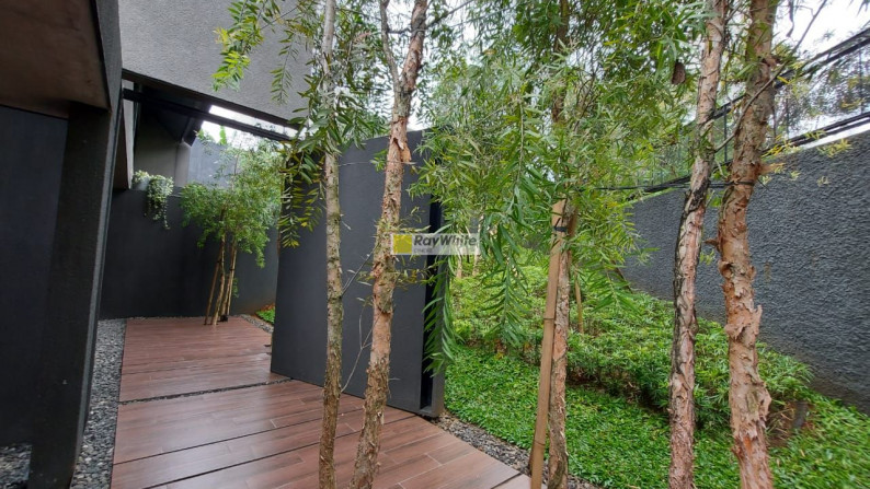 Rumah modern industrial style dalam komplek di Cinere