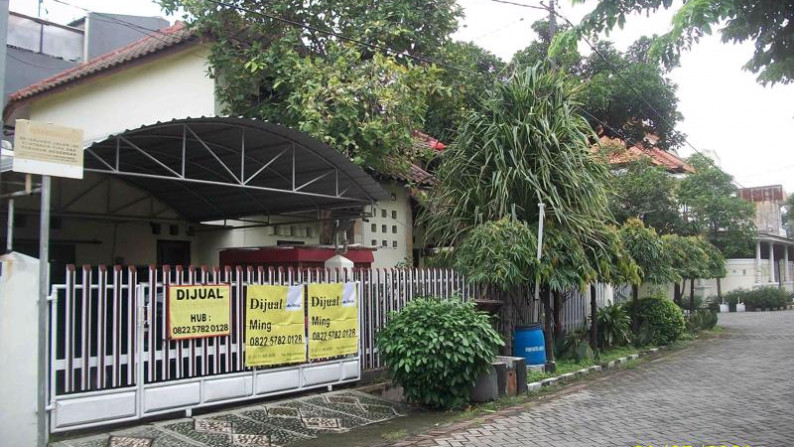 Rumah di Rungkut Mejoyo Utara, Bagus + Terawat, Strategis, Hook/Pojokan, Siap Huni. - MG -