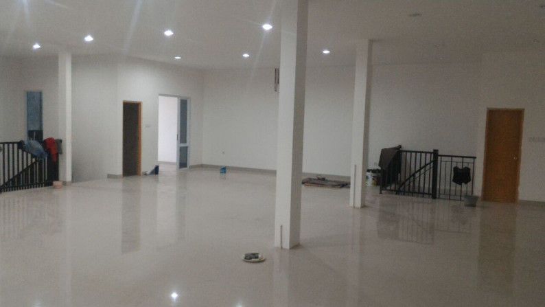 Ruko gandeng 2, sudah renov, siap pakai, ramai di SENEN *0026-HOS*