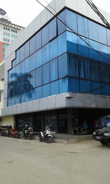 Ruko gandeng ex kantor di komplek ruko Green Garden, dijual cepat