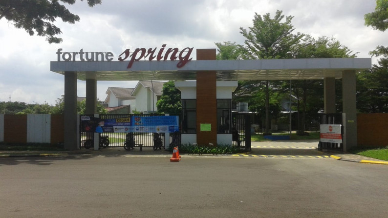 Rumah Minimalis, Siap Huni, dan Samping Taman @Fortune Spring, Graha Raya