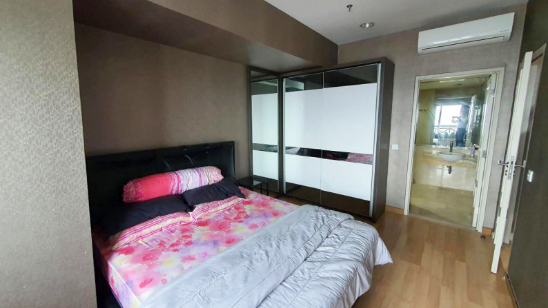 Apartemen The Peak - Tunjungan, Full Furnished, View City, Lokasi Pusat Kota, Fasilitas Mewah, Siap Huni - TAN -